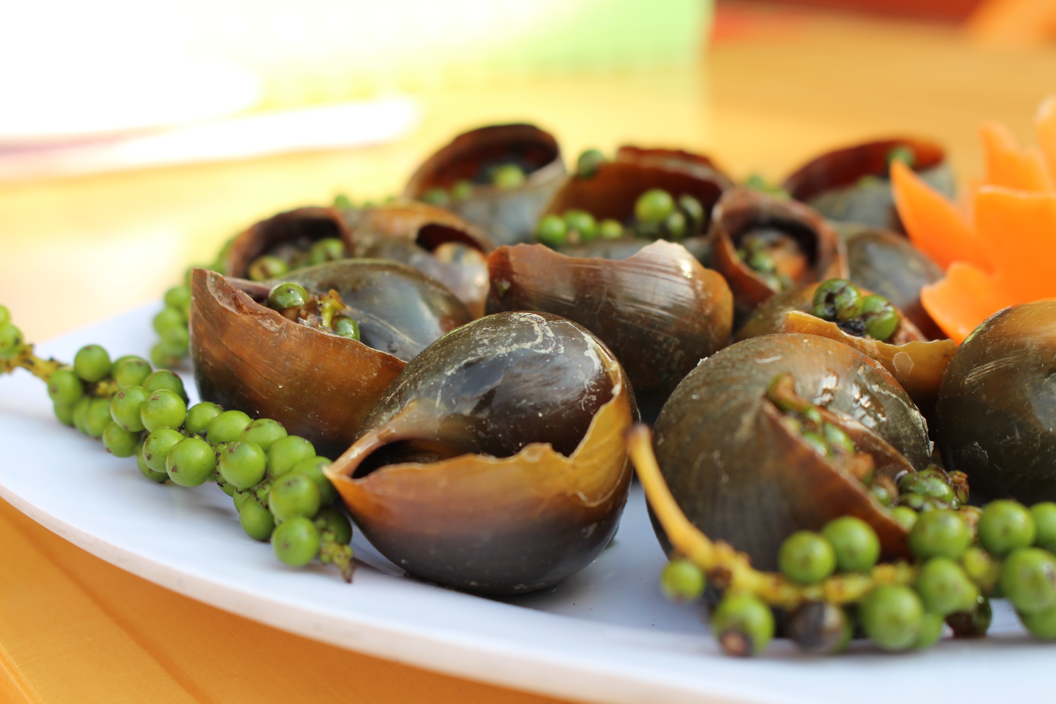 Oc buou nuong tieu xanh la ma quen hinh anh