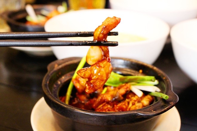 Nau chao ech chuan Singapore hinh anh