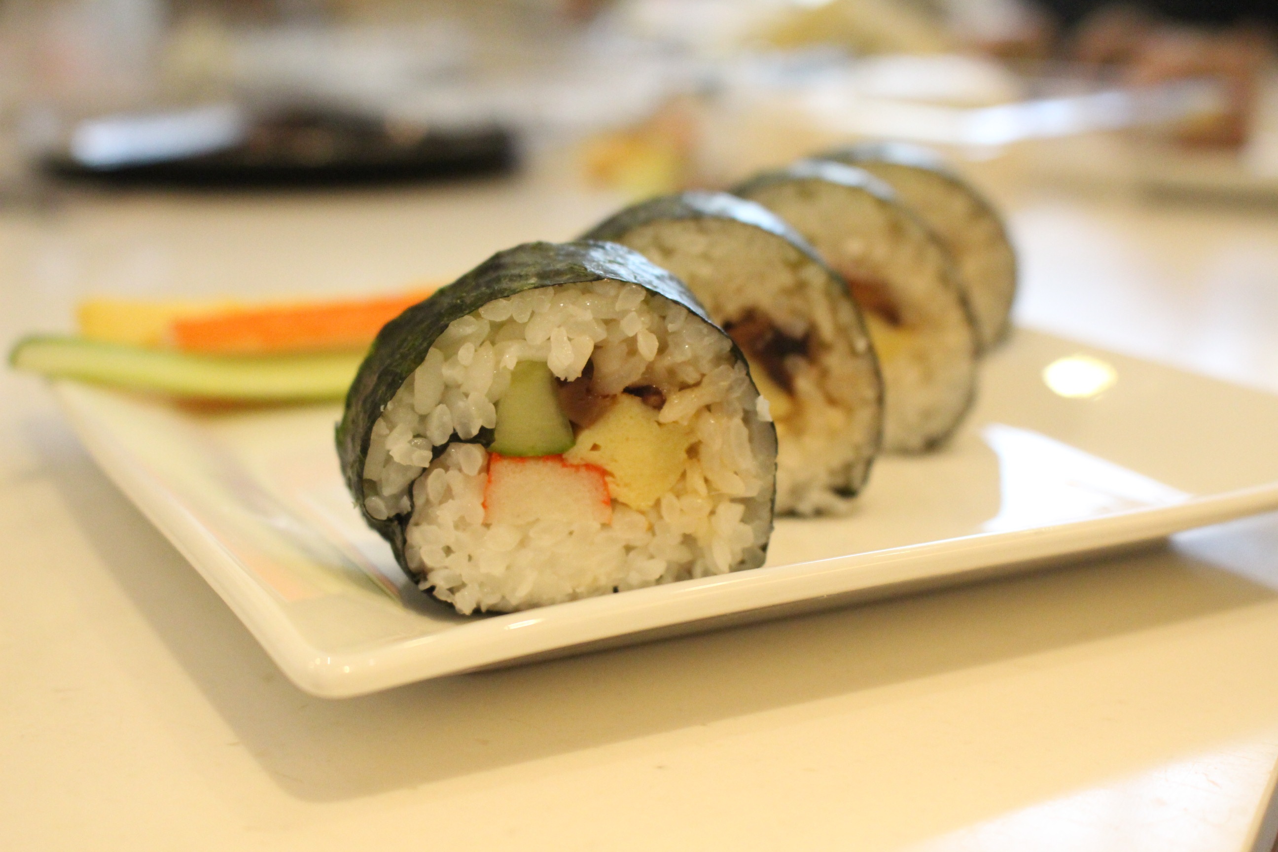 30 phut che bien sushi maki ngon, bo tai nha hinh anh