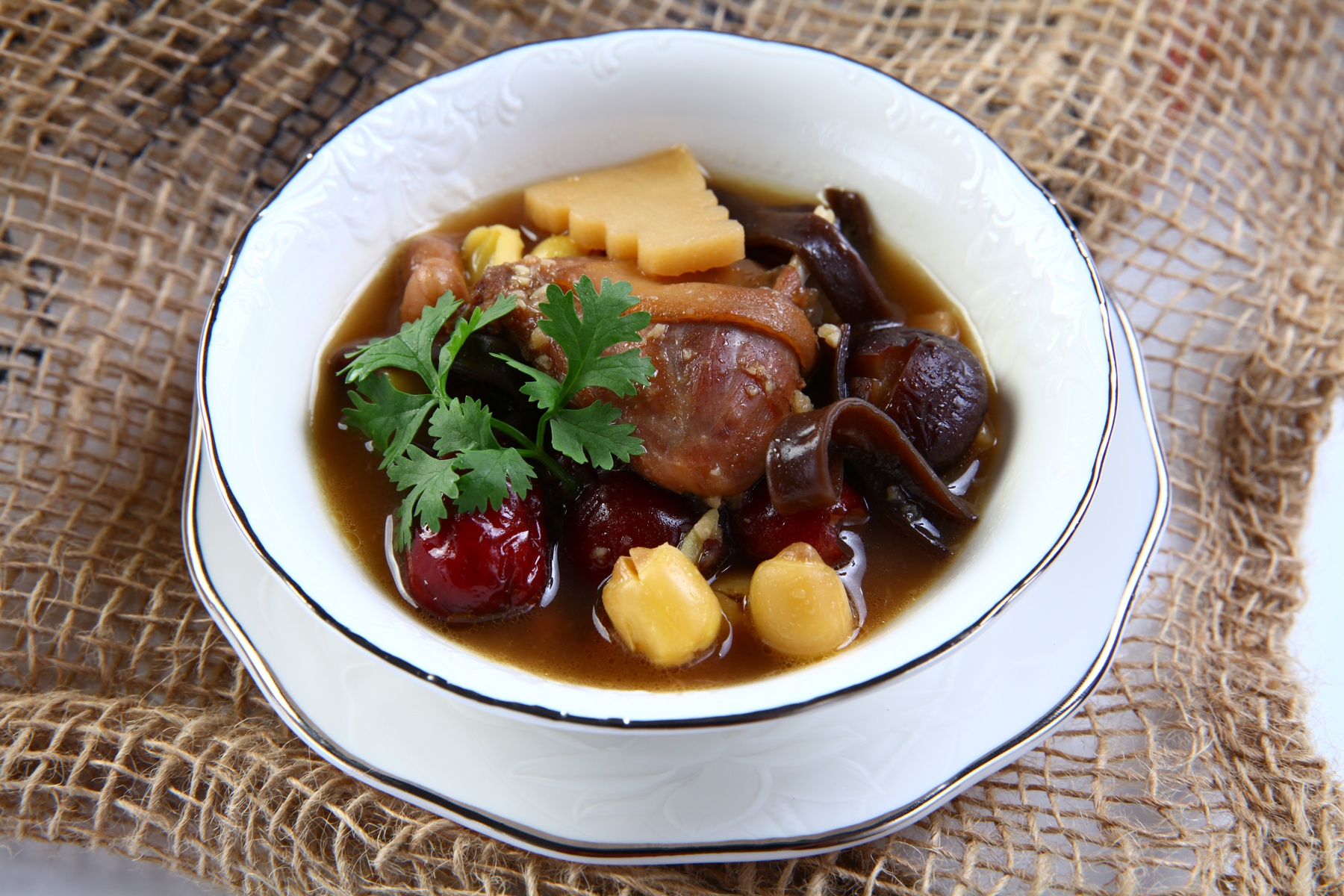 Giai nhiet mua Tet phuong Nam cung che hat sen tao tau hinh anh