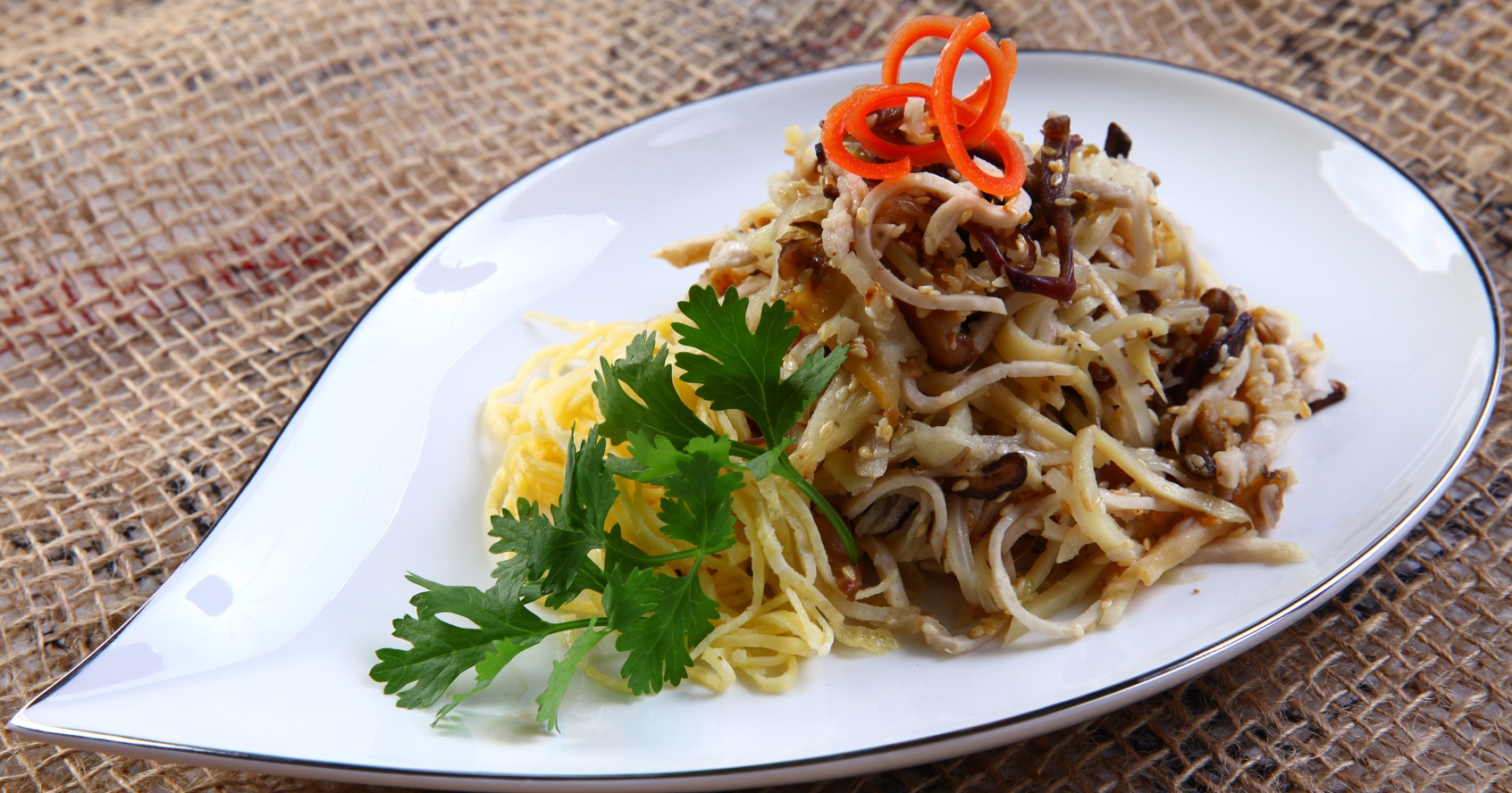 Bun tron chay nhieu dinh duong cho ngay ram hinh anh