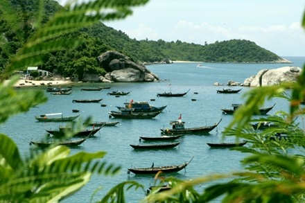 Hai ngay kham pha cu lao Cham, an cua da hinh anh