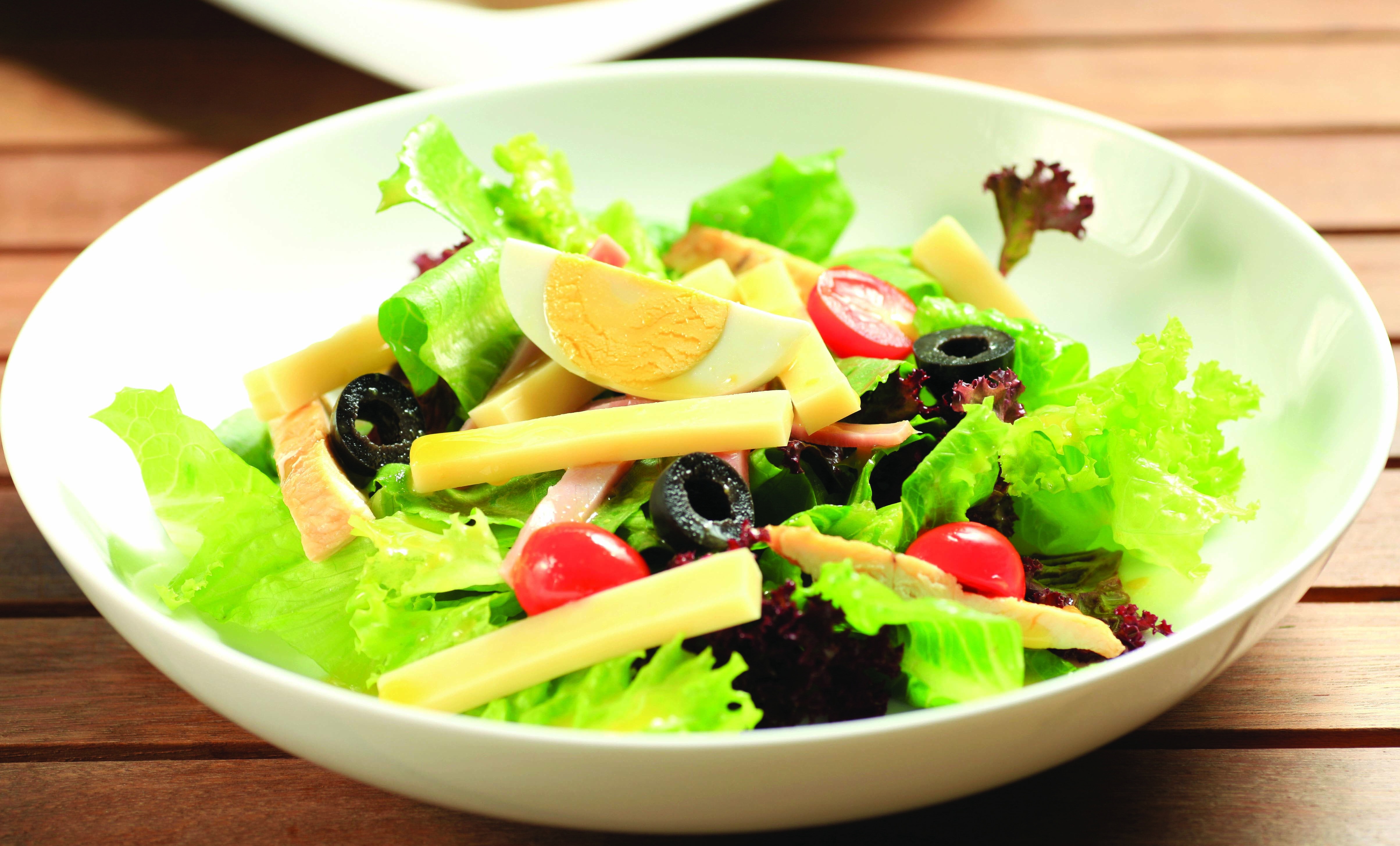 Salad ga nuong cho thuc don lowcarb hinh anh