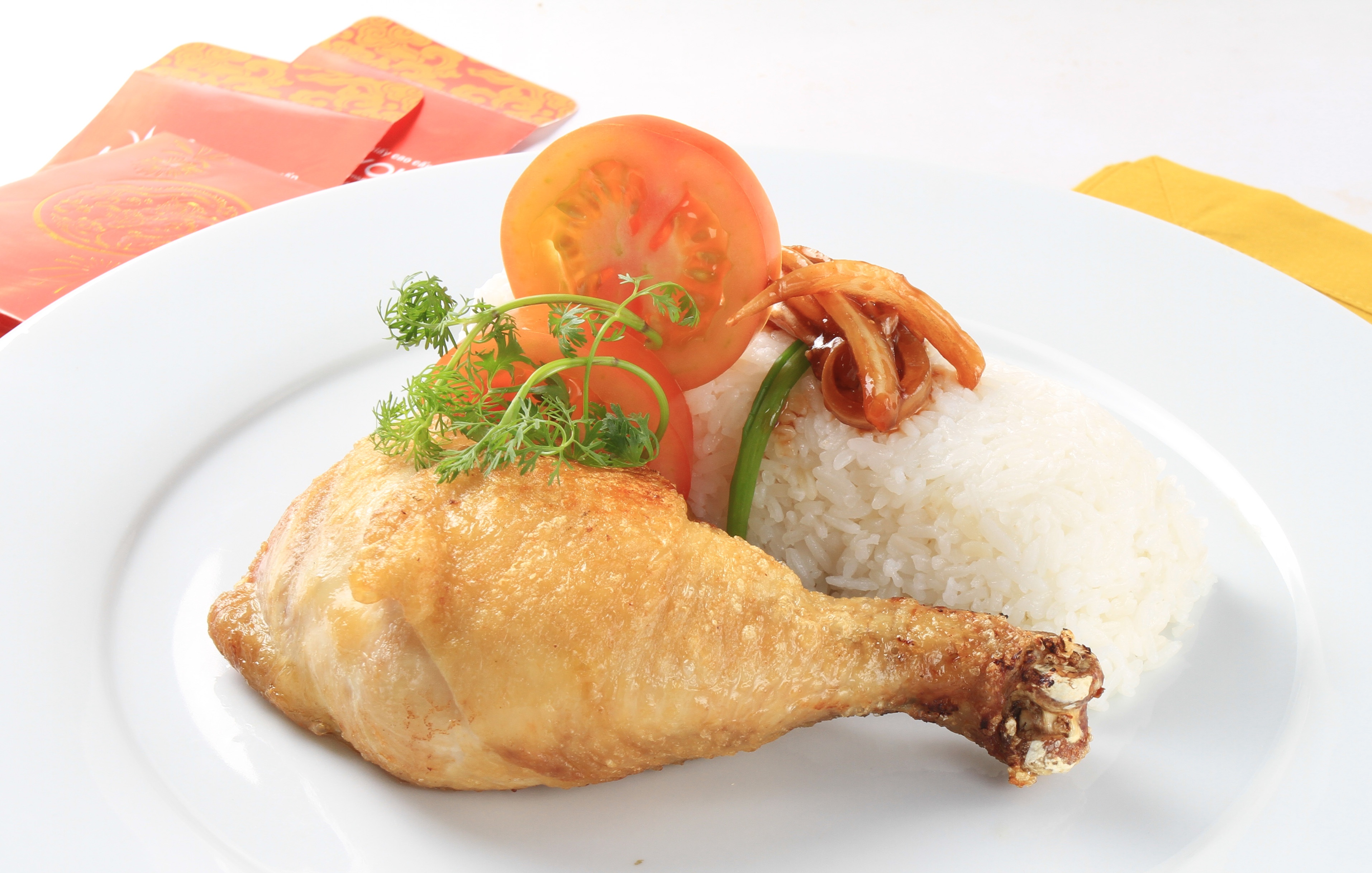 Com ga chien gion de thuc hien cho bua com gia dinh hinh anh