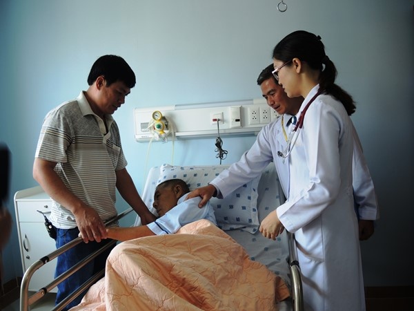 Nguyen tac va thoi gian vang de cuu song nguoi bi dot quy hinh anh