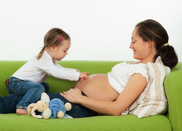 Sinh con qua gan nhau tang nguy co con mac benh tu ky hinh anh