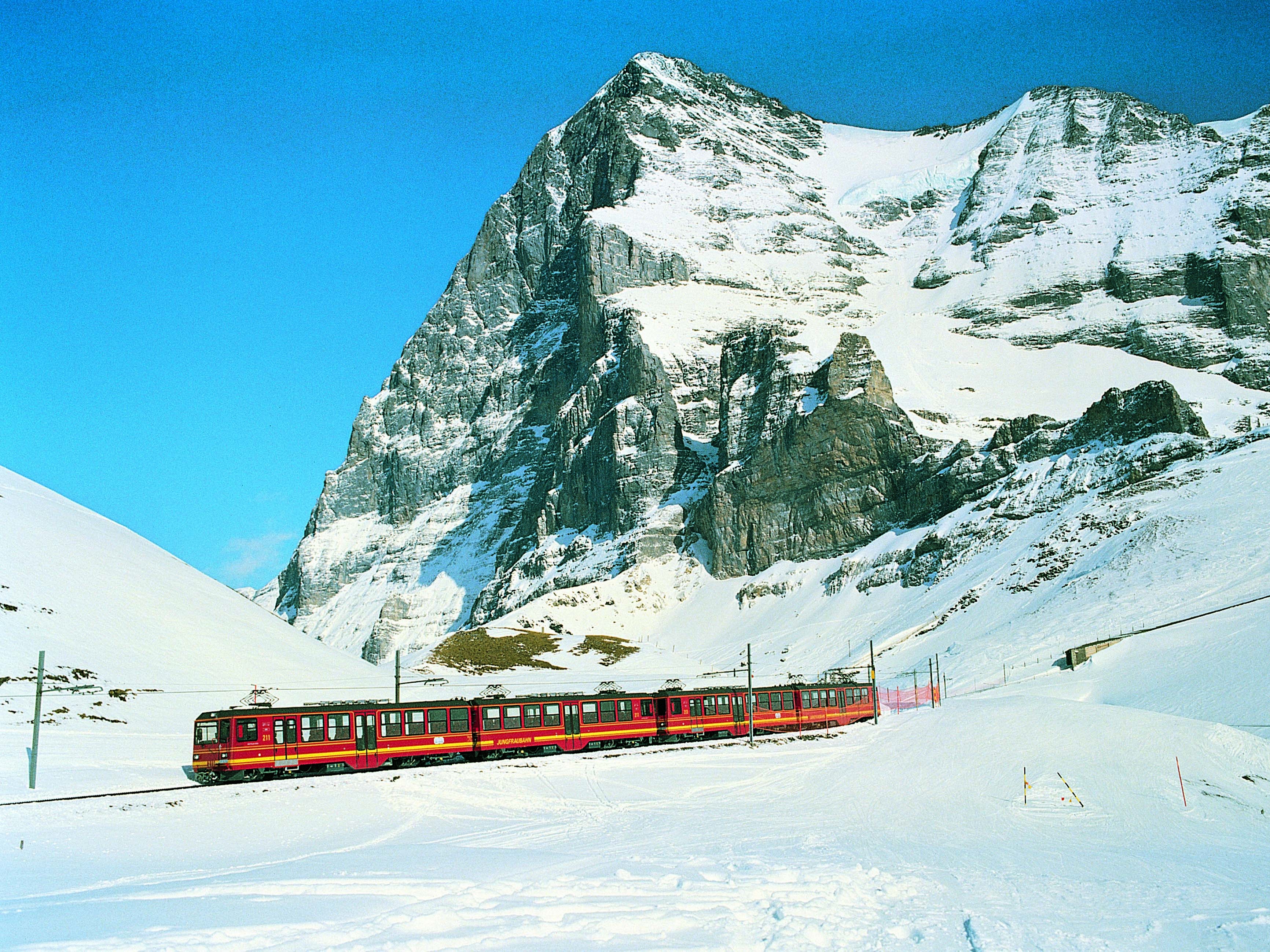 Truot tuyet mua he tren 'noc nha chau Au' hinh anh