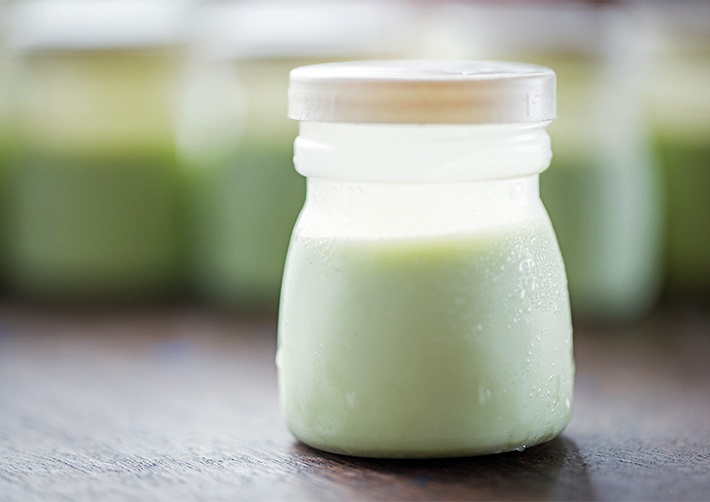 Cach lam sua chua matcha hinh anh