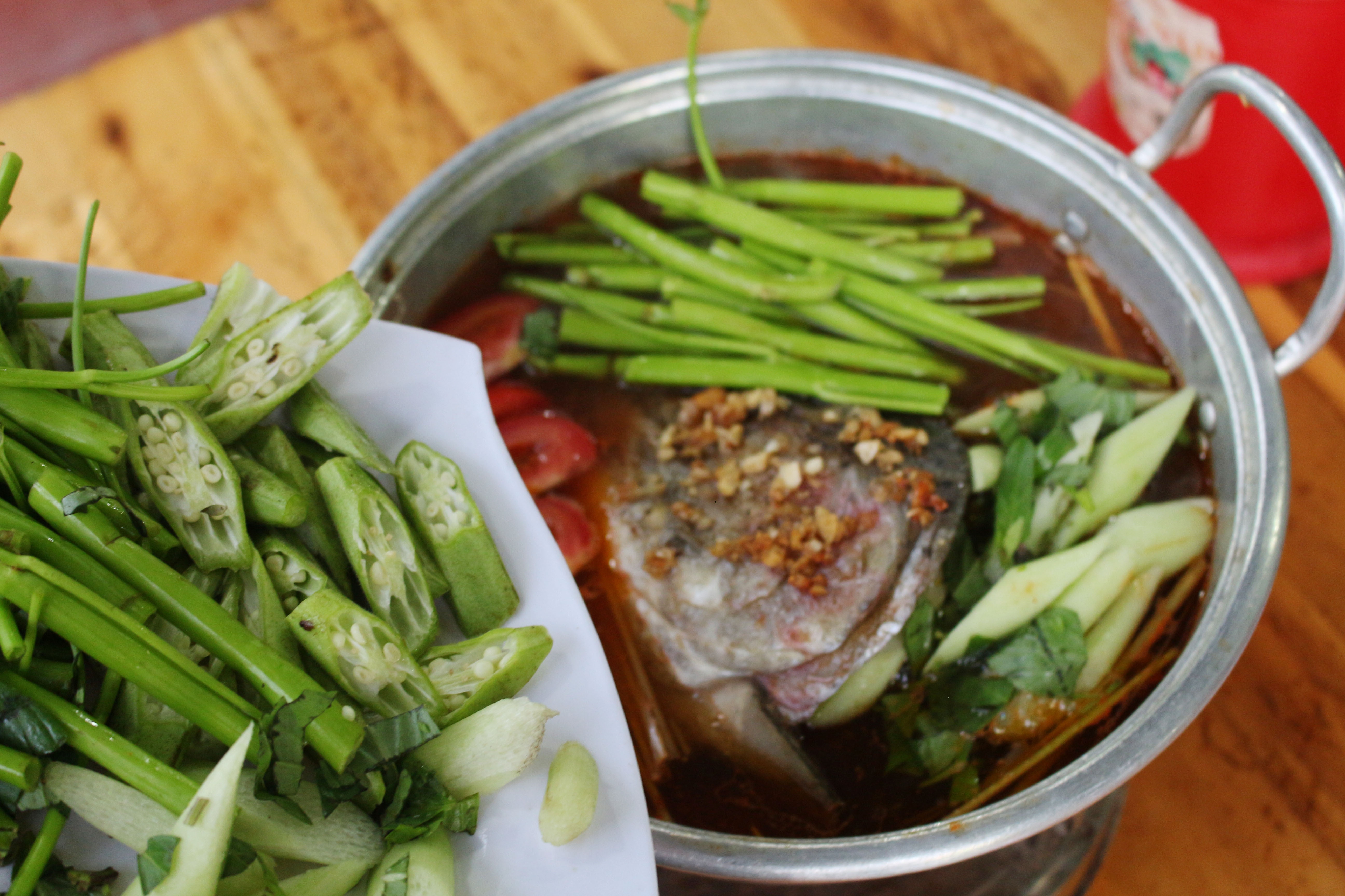 Mat troi di an lau dau ca hoi mang chua hinh anh
