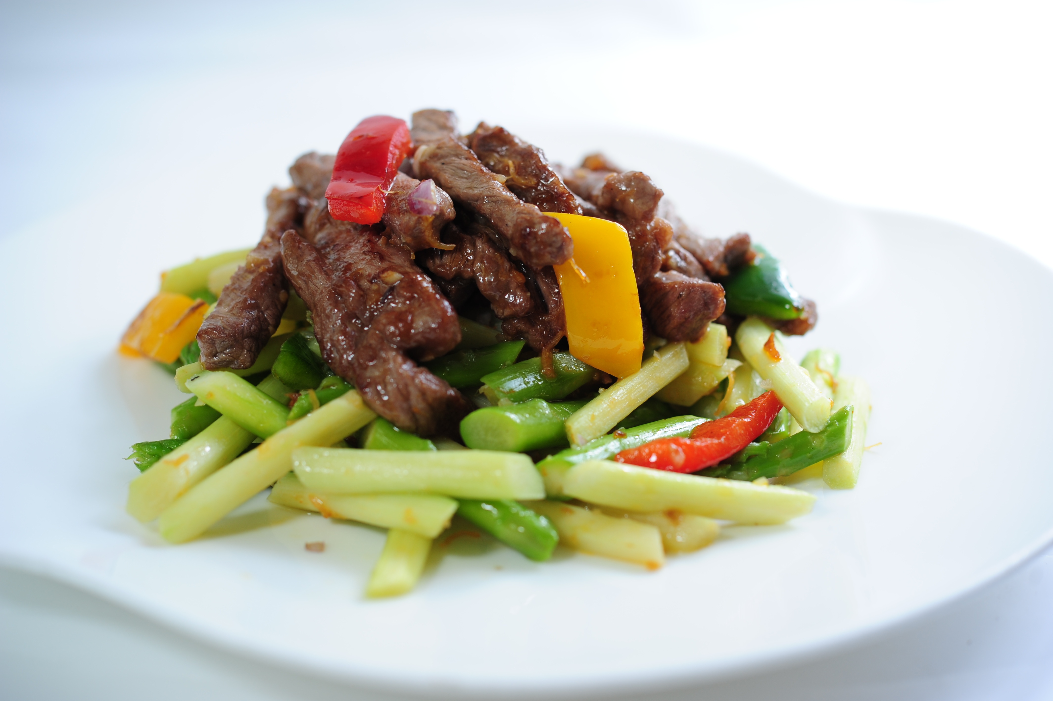 Thit bo xao mang tay bo duong cho bua com them ngon hinh anh