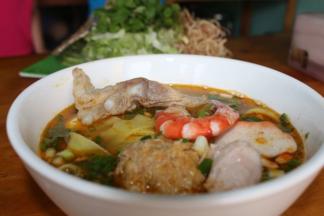 Cach nau mi Quang rieu cua dai ca nha hinh anh