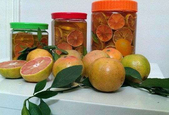 Cach ngam chanh dao, mat ong phong ngua benh duong ho hap hinh anh