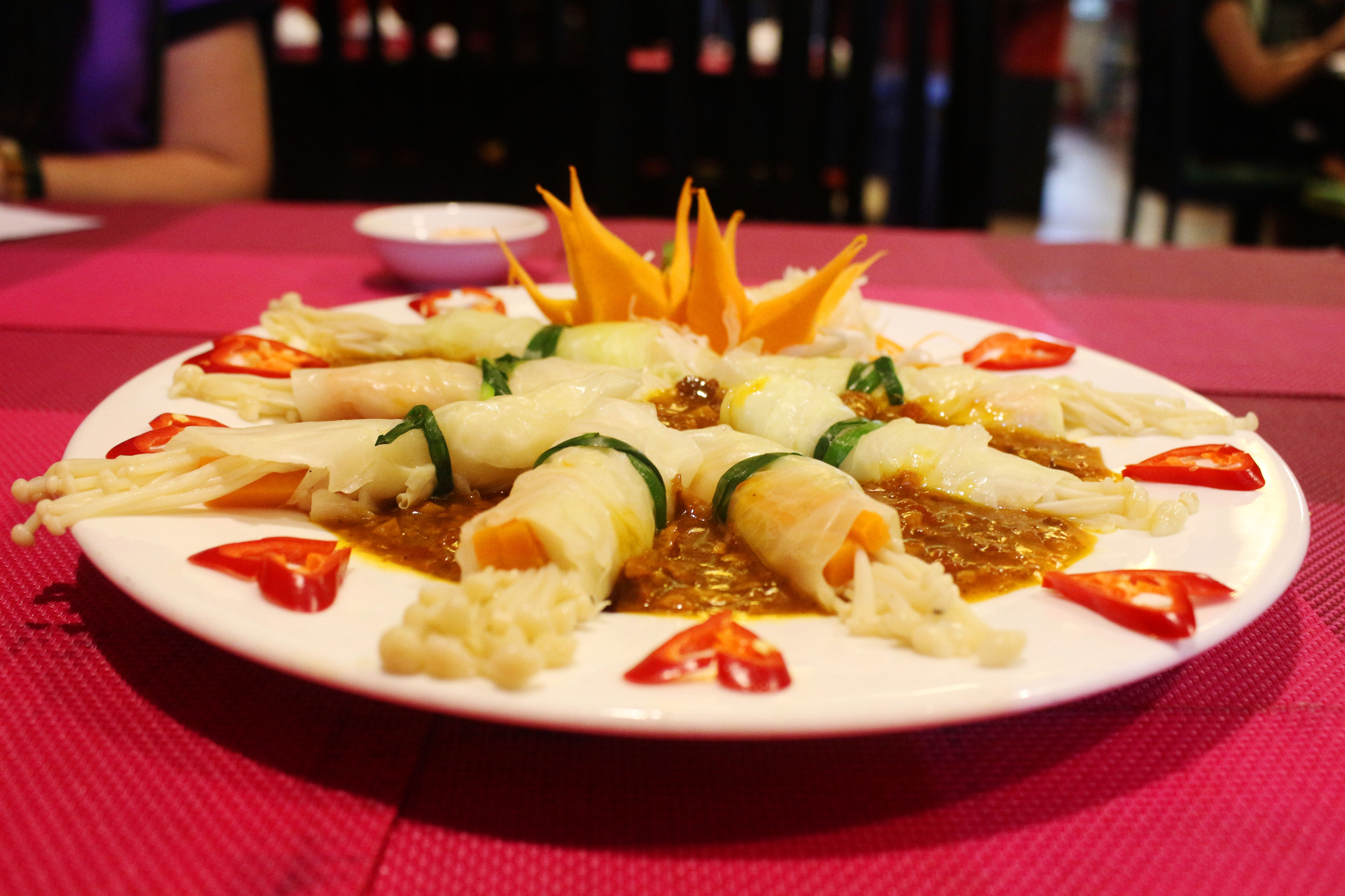 Lam bap cai cuon nam kim cham sot dac che hinh anh