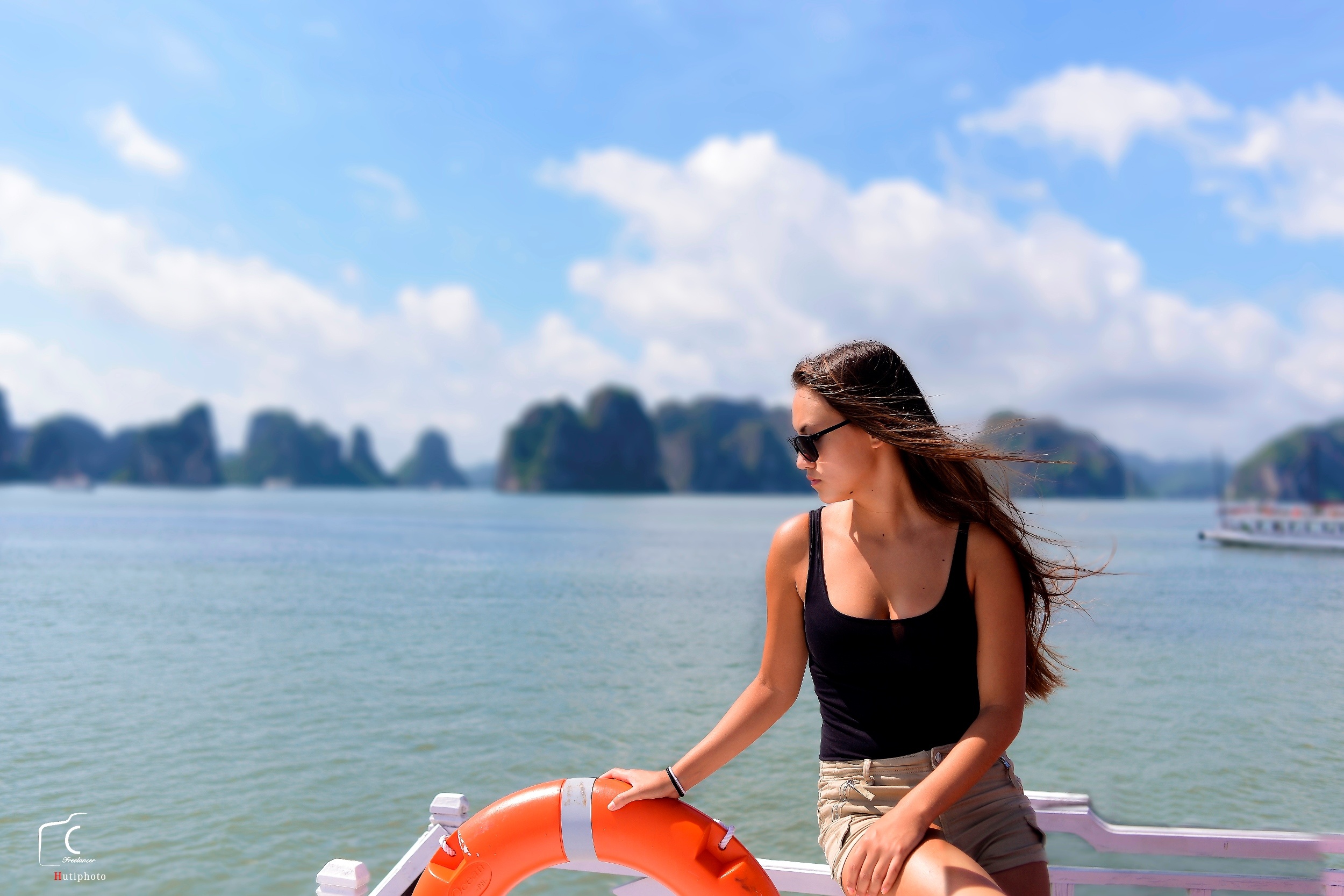 Kham pha vinh Ha Long trong tiet troi thu hinh anh