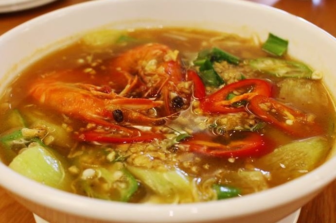 Cach nau canh chua tom phong cach Nam bo hinh anh