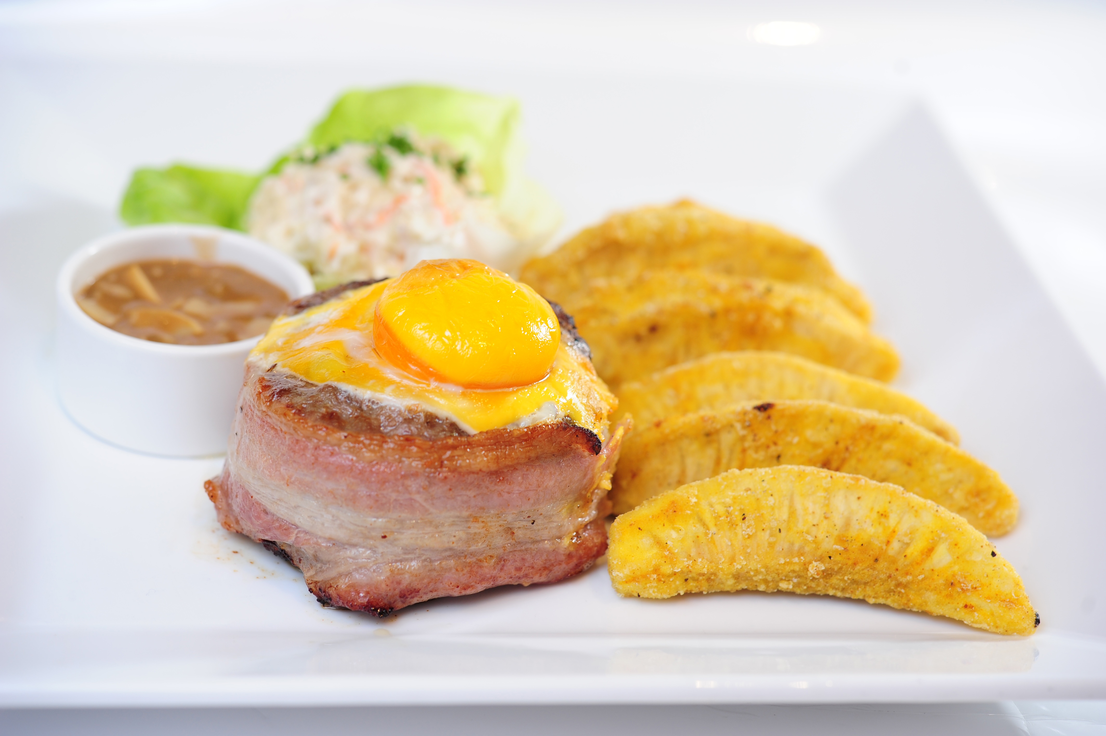 Thit xong khoi cuon bo bam dut lo an kem sa ke chien gion hinh anh