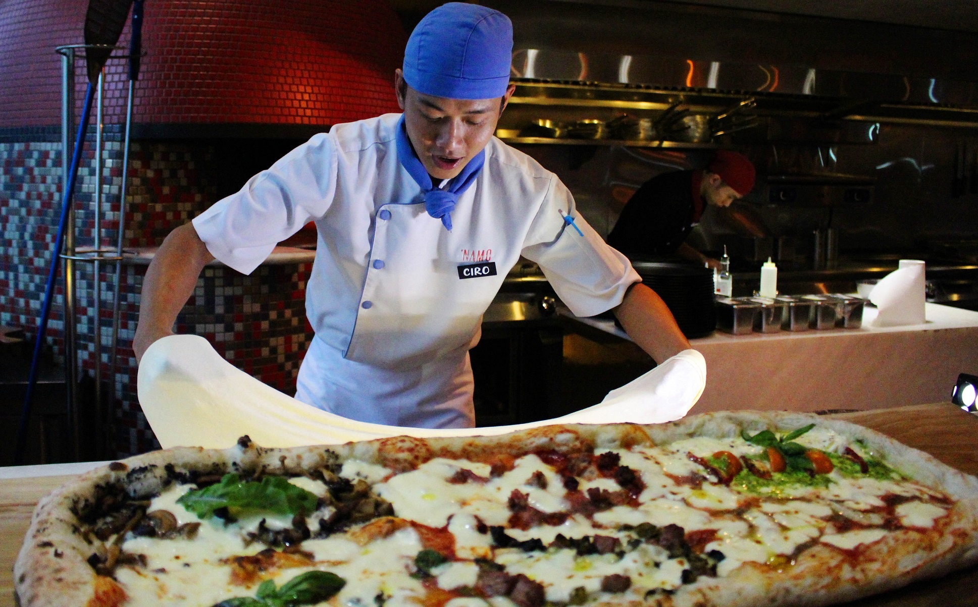 Banh pizza dai 1 m o TP.HCM hinh anh