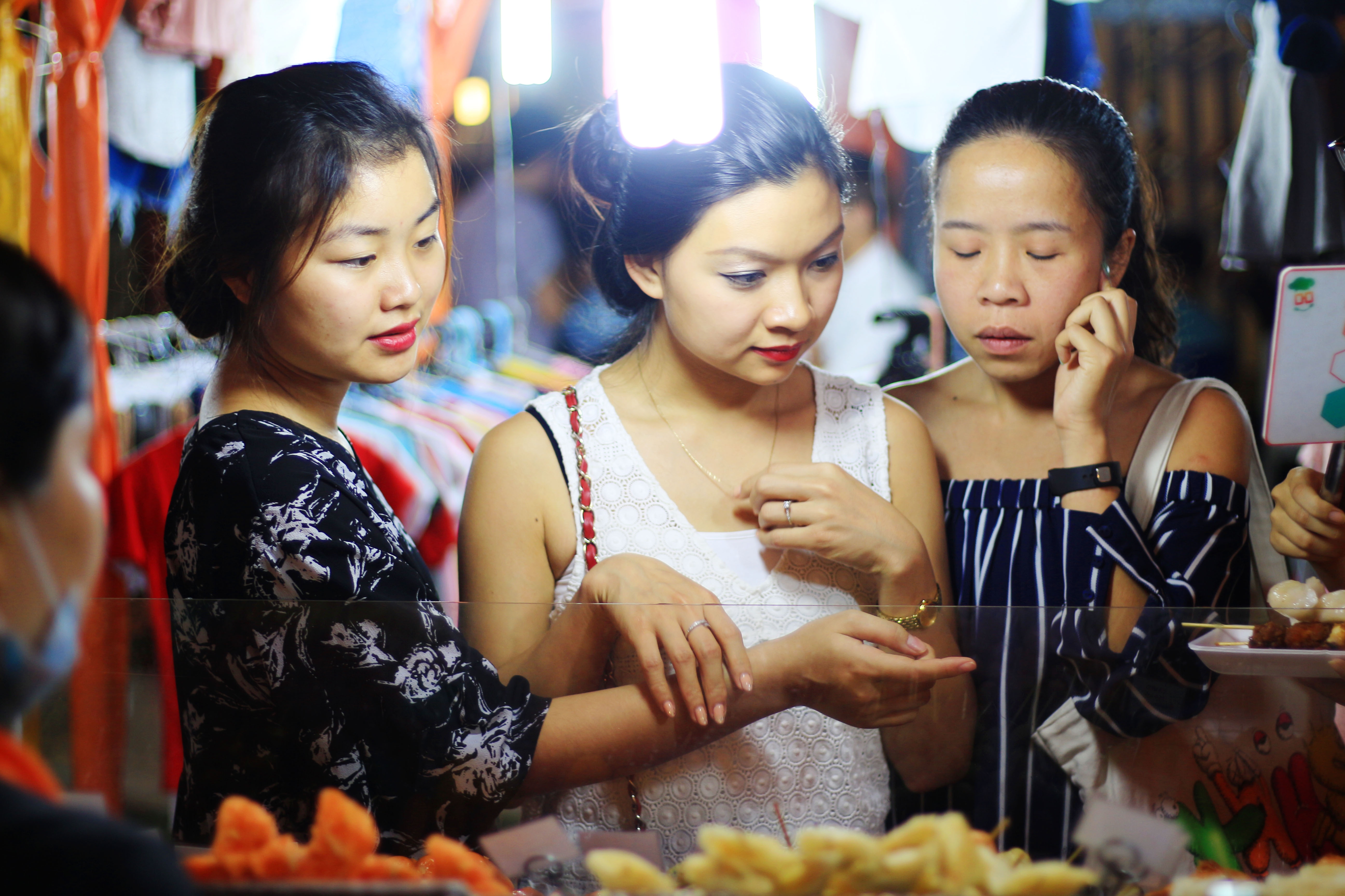 khu mua sắm đêm dành cho giới trẻ ảnh 5 khu mua sam dem danh cho gioi tre anh 5