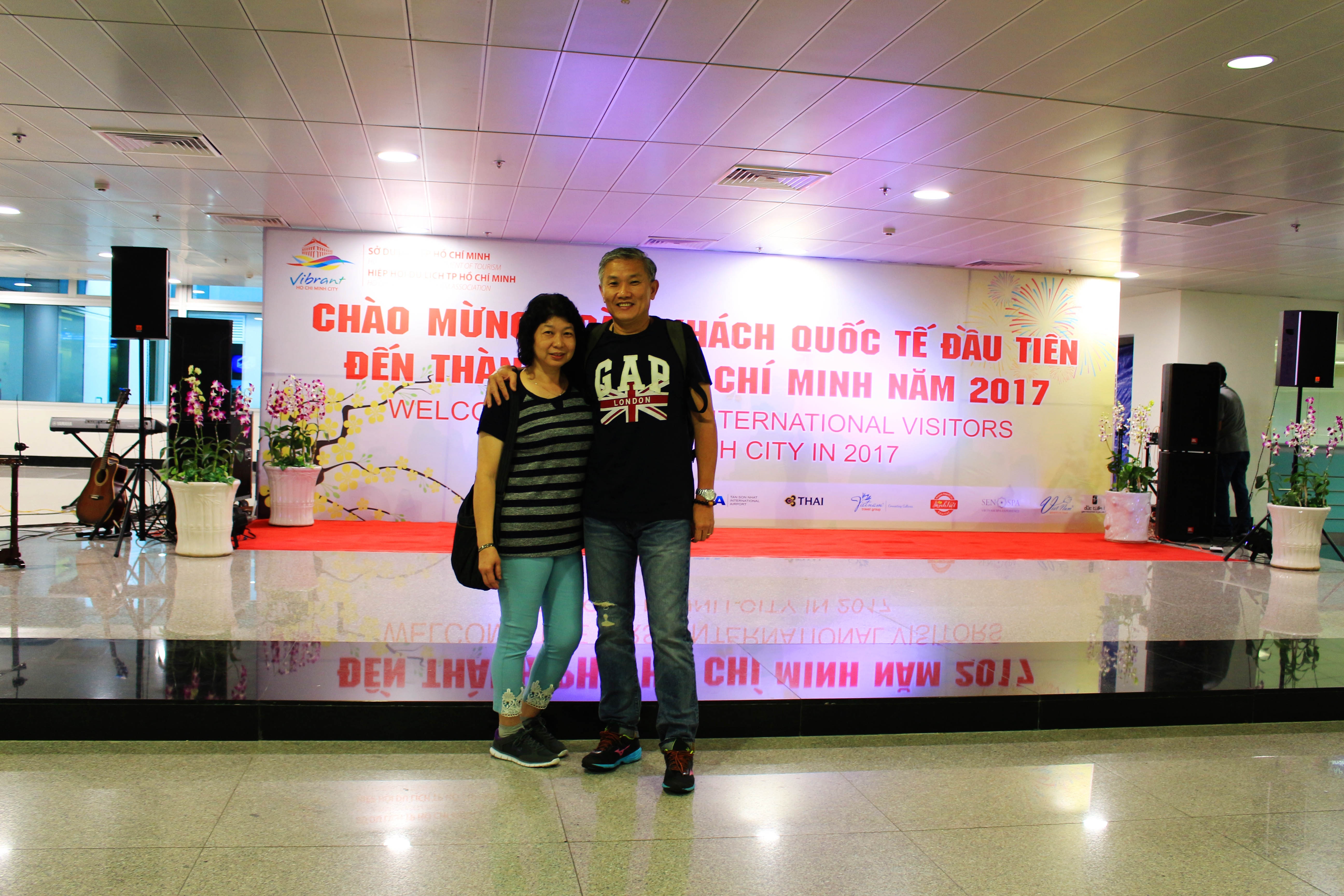 TP.HCM đón những vị khách du lịch quốc tế đầu tiên 2017  ảnh 11 TP.HCM don nhung vi khach du lich quoc te dau tien 2017 anh 11