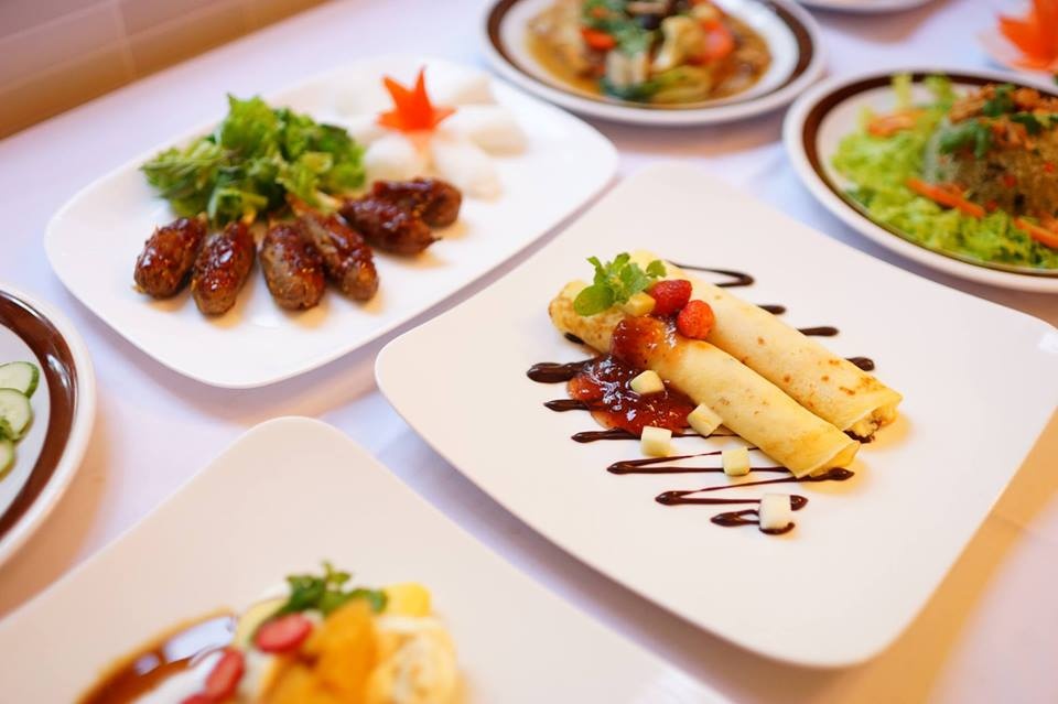 Nhung nha hang chay ngon cho ram thang Gieng hinh anh