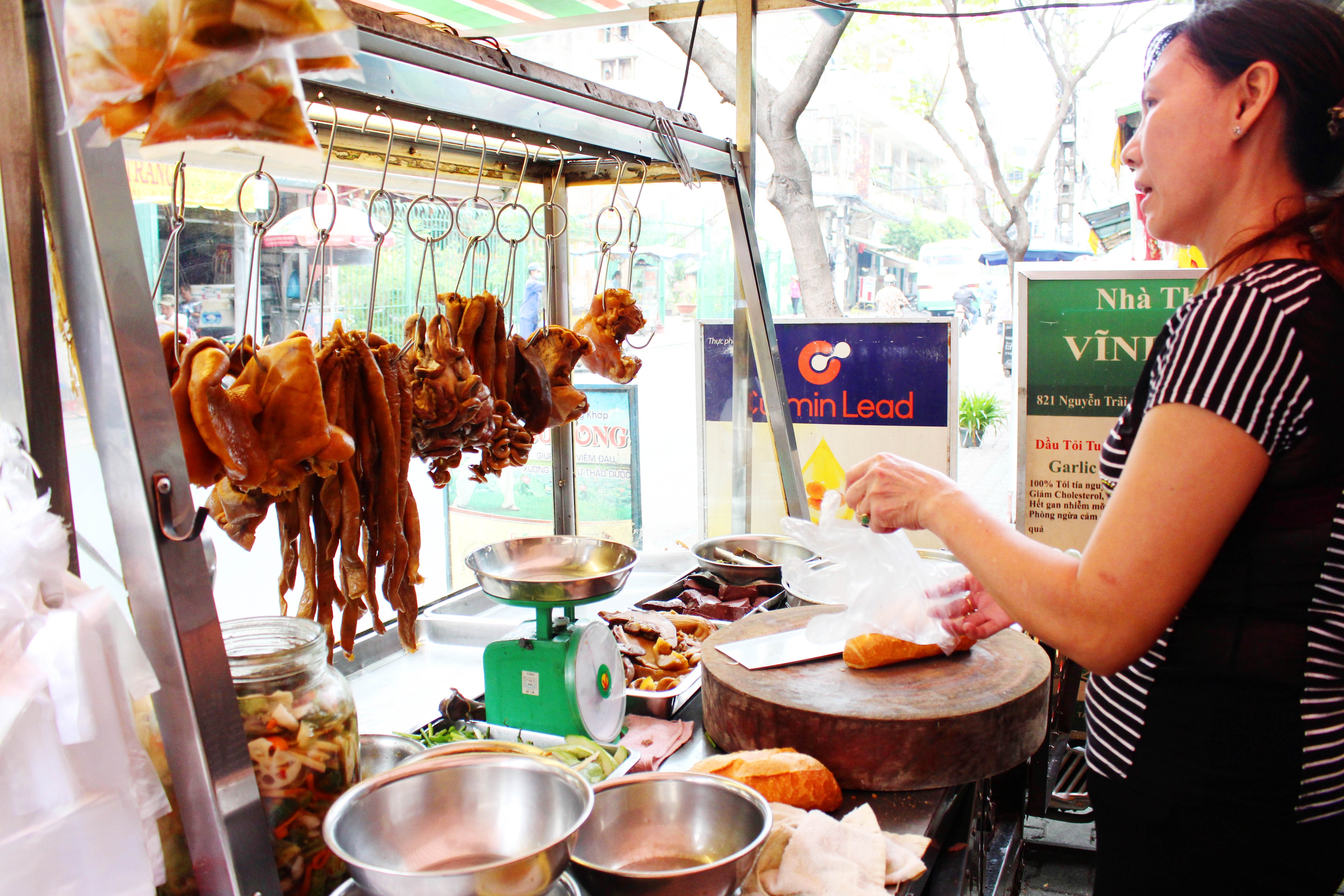 8 xe banh mi mo cua la dong nghit khach o Sai Gon anh 1