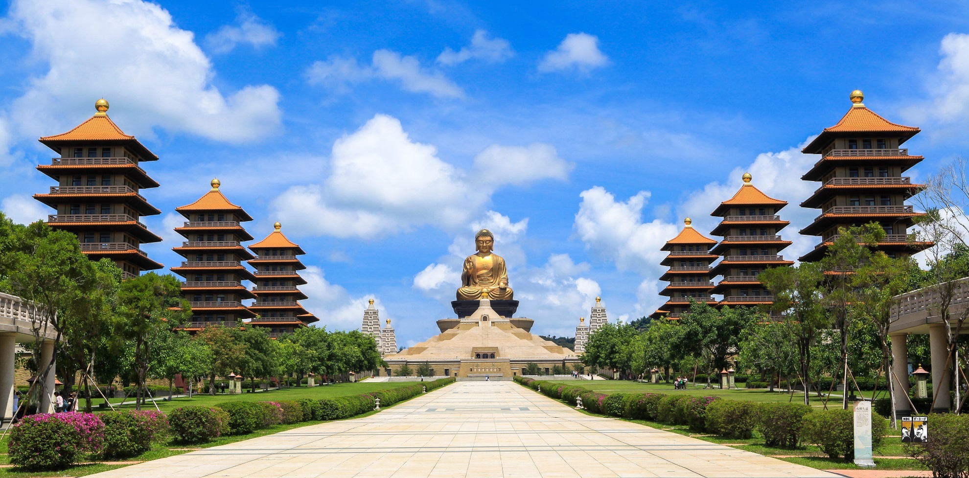 Luong khach mua tour quoc te vuot troi dip le 30/4 hinh anh