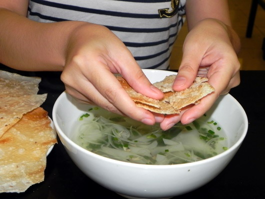 Những món ăn có bánh tráng của miền Trung ảnh 2 Nhung mon an co banh trang cua mien Trung anh 2