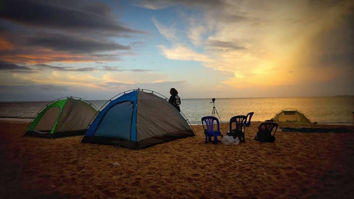 Cam trai dem, don binh minh o bien Vinh Hao hinh anh