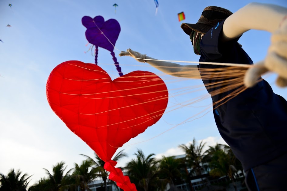 Dieu bay ngap bo bien Mui Ne dip nghi le 30/4 hinh anh