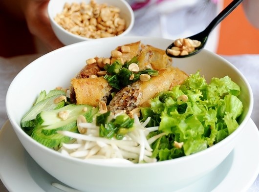 Cac mon bun nguoi cho ngay nang,  nong cua TP.HCM anh 9