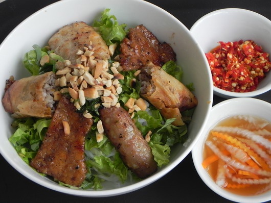 Các món bún nguội cho ngày nắng,  nóng của TP.HCM ảnh 7 Cac mon bun nguoi cho ngay nang,  nong cua TP.HCM anh 7