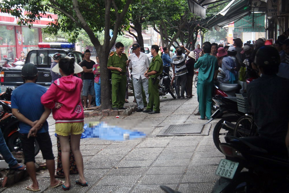 Thanh nien nhay lau 16 tu tu o Sai Gon hinh anh