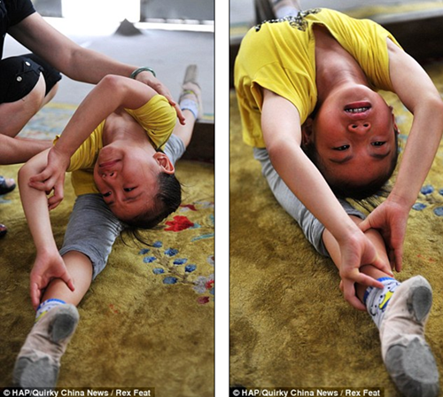 Nhung bai tap khac nghiet cua VDV the duc dung cu hinh anh