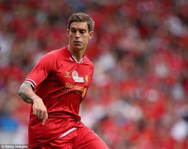 Barca duoc 'bat den xanh' vu Daniel Agger hinh anh