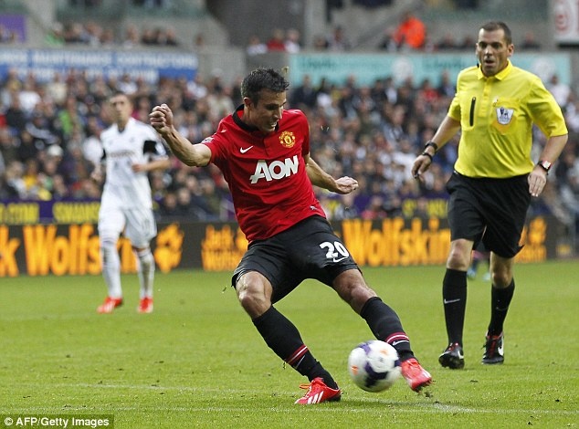 Persie nhan diem 9 trong tran MU ha Swansea 4-1 hinh anh
