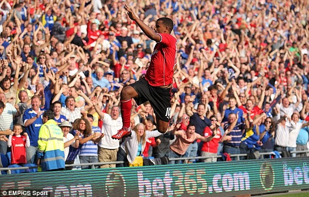 Tien dao cao 1m72 lam lu mo dan sao Man City hinh anh