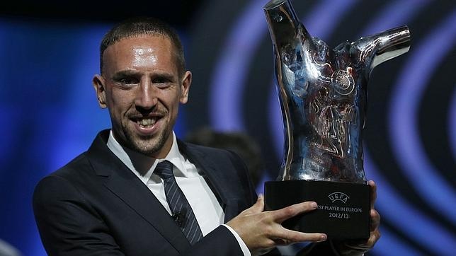 Vuot mat Messi, Ribery xuat sac nhat chau Au 2013 hinh anh