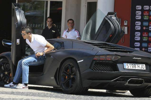 Chiem nguong sieu xe Lamborghini Aventador cua Ronaldo hinh anh