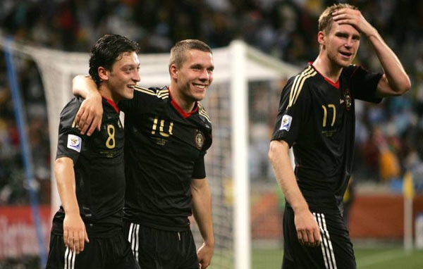 Arsenal tan cong bien hoa dua vao nguoi Duc hinh anh