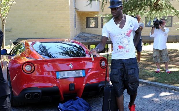 Balotelli khoe sieu xe 18 ty dong hinh anh