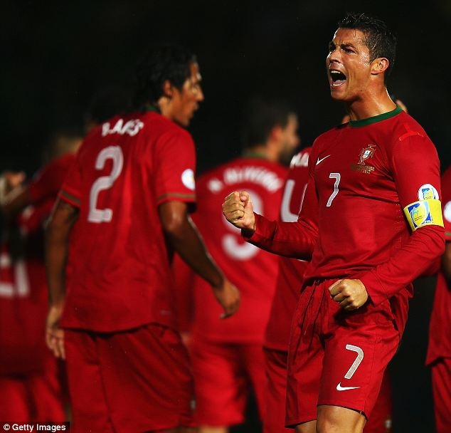 'Con dien' cua Ronaldo giup Bo Dao Nha thang nguoc 4-2 hinh anh