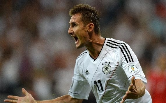 Clip DT Duc tiep tuc bat bai sau tran thang Ao 3-0 hinh anh