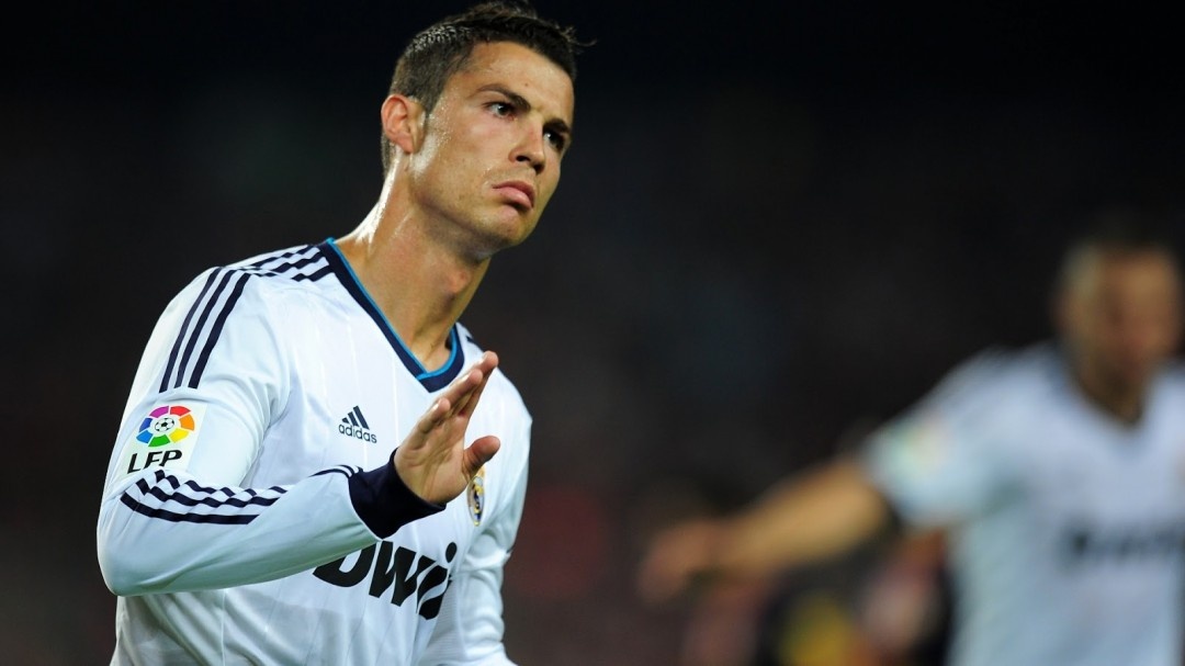 Ronaldo khong co doi thu tren Facebook hinh anh