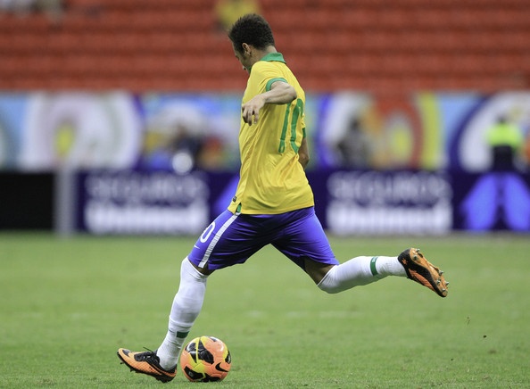 Neymar lam chu cuoc choi trong ngay CR7 vang mat hinh anh