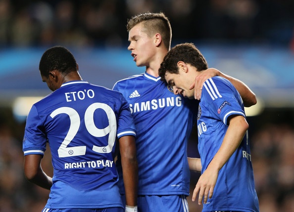 Bao dong hang cong Chelsea duoi thoi Mourinho hinh anh