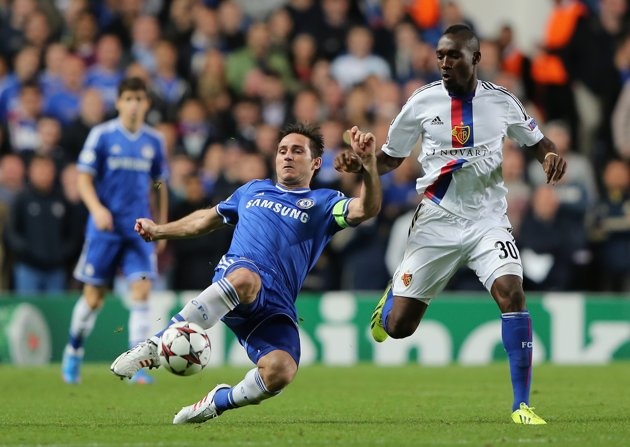 De thung luoi 2 ban trong 10 phut, Chelsea thua soc Basel hinh anh