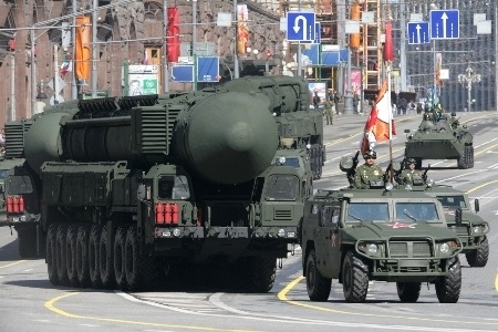 Canh binh si Nga van hanh to hop ten lua xuyen luc dia hinh anh