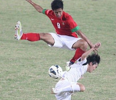 CDV buc xuc voi man chat chem U19 Viet Nam cua Indonesia hinh anh