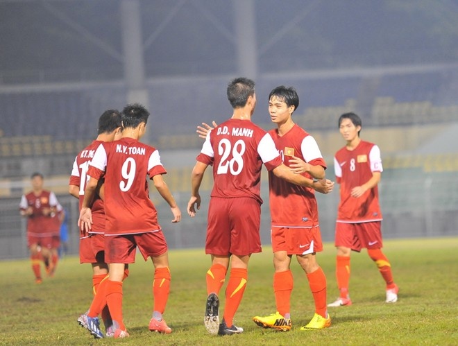 U19 Viet Nam an mung chien thang dau tay hinh anh