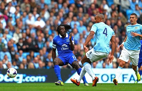 Aguero toa sang, Man City tro lai Top 3 hinh anh